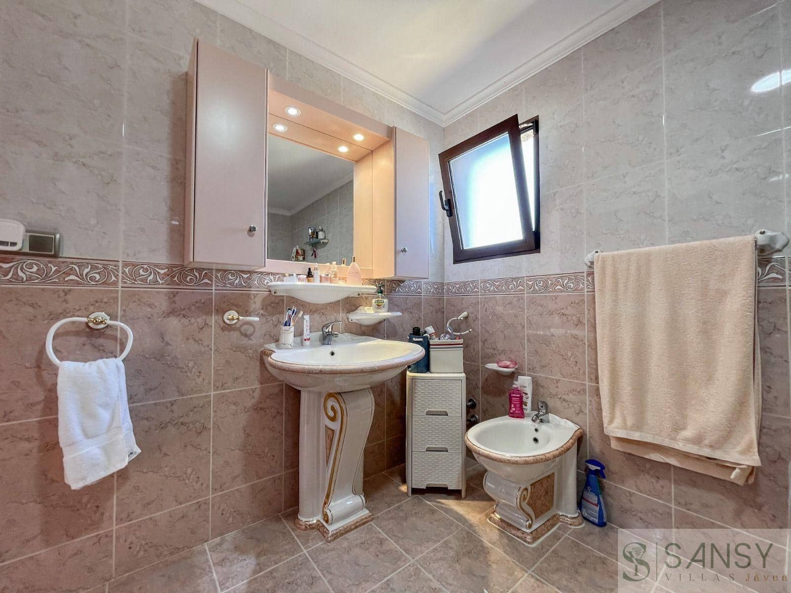 6 bedroom Restaurant/Bar for sale in Denia - € 850,000 (Ref: 9382044)