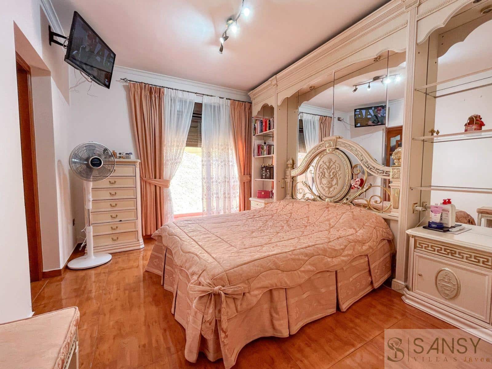 6 bedroom Restaurant/Bar for sale in Denia - € 850,000 (Ref: 9382044)