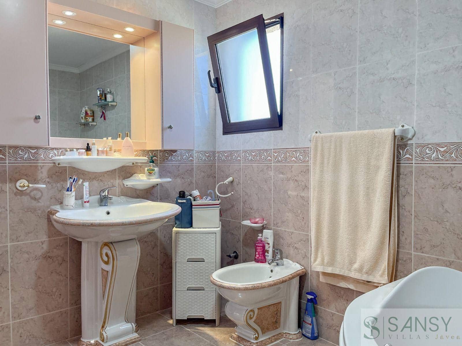 6 bedroom Restaurant/Bar for sale in Denia - € 850,000 (Ref: 9382044)