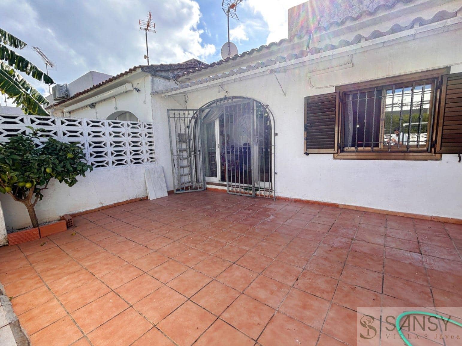 2 bedroom Townhouse for sale in Denia with garage - € 250,000 (Ref: 9382045)