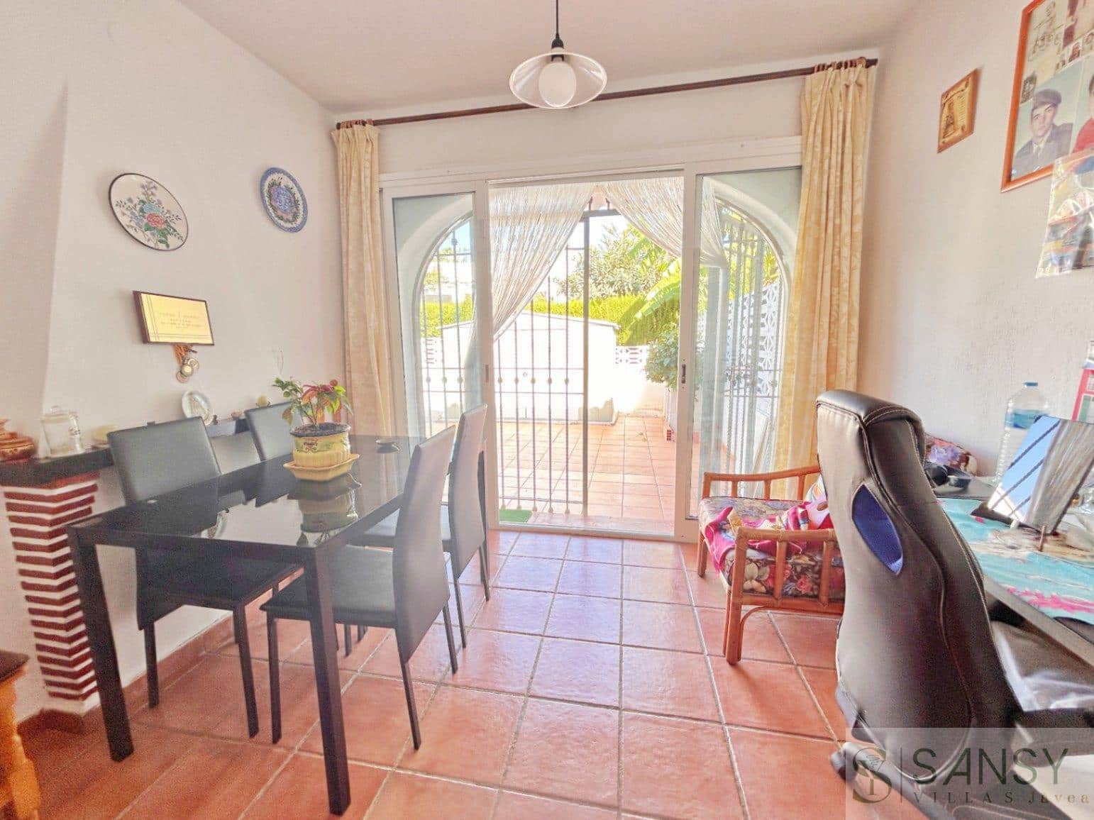 2 bedroom Townhouse for sale in Denia with garage - € 250,000 (Ref: 9382045)