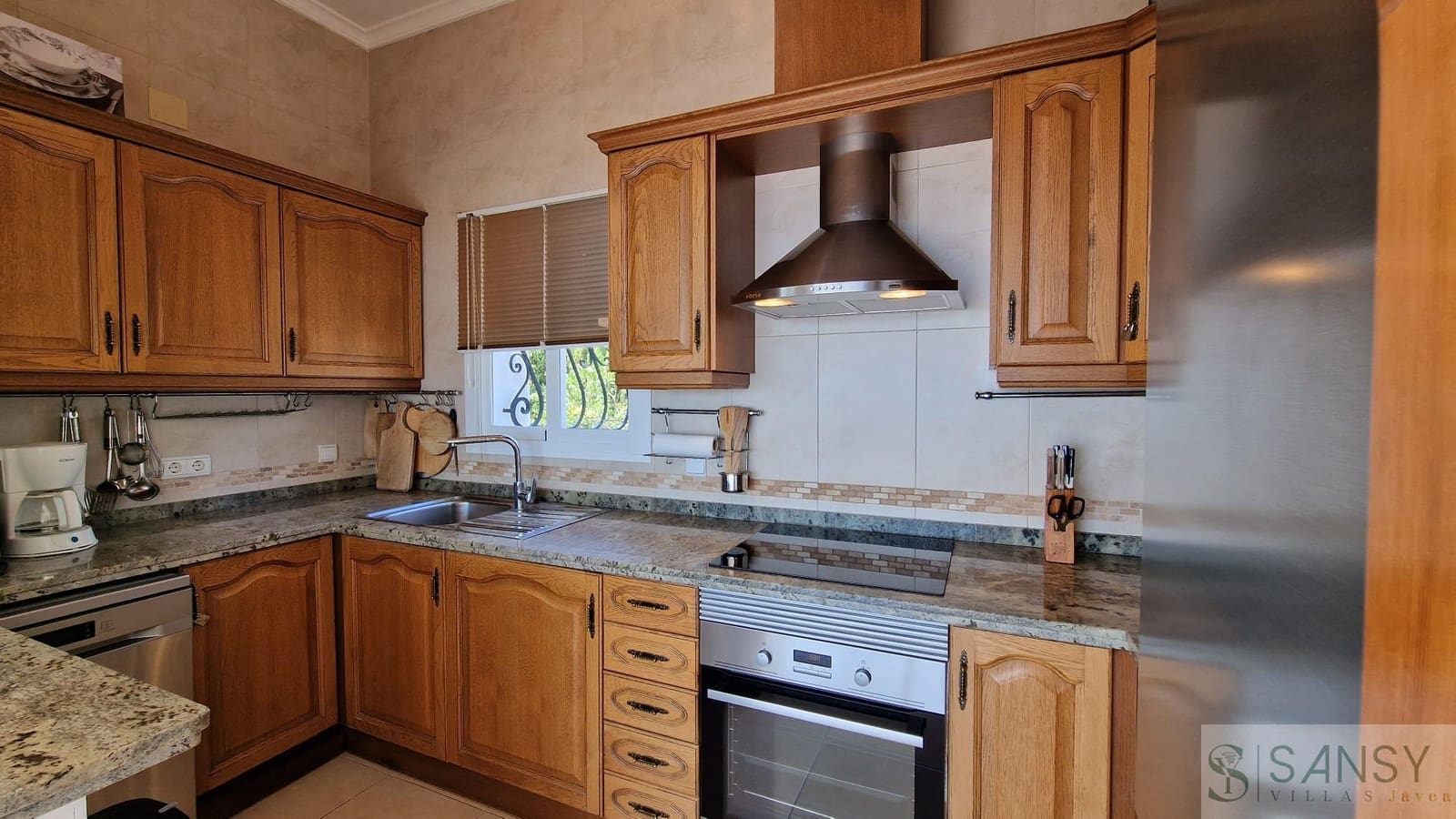 4 bedroom Villa for sale in Cumbre del Sol with pool - € 730,000 (Ref: 9400287)