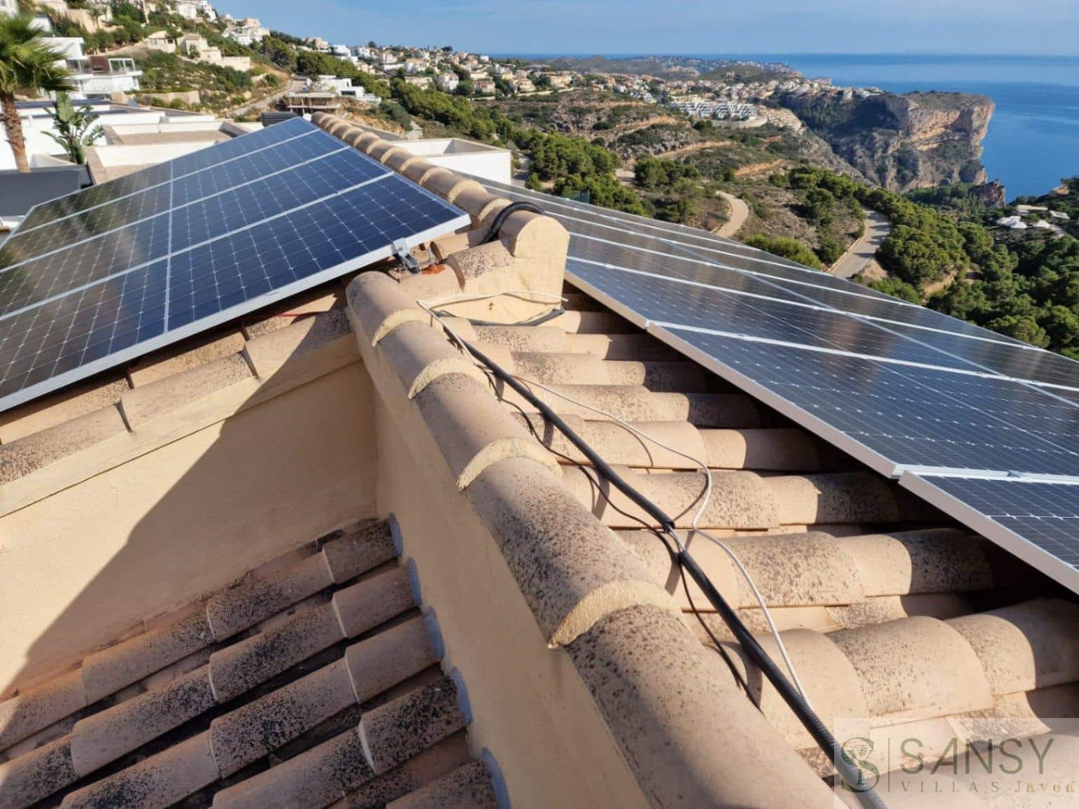 4 bedroom Villa for sale in Cumbre del Sol with pool - € 730,000 (Ref: 9400287)