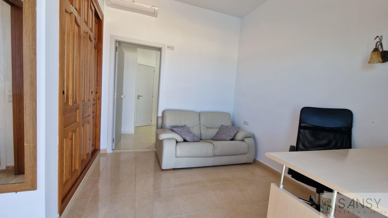 4 bedroom Villa for sale in Cumbre del Sol with pool - € 730,000 (Ref: 9400287)