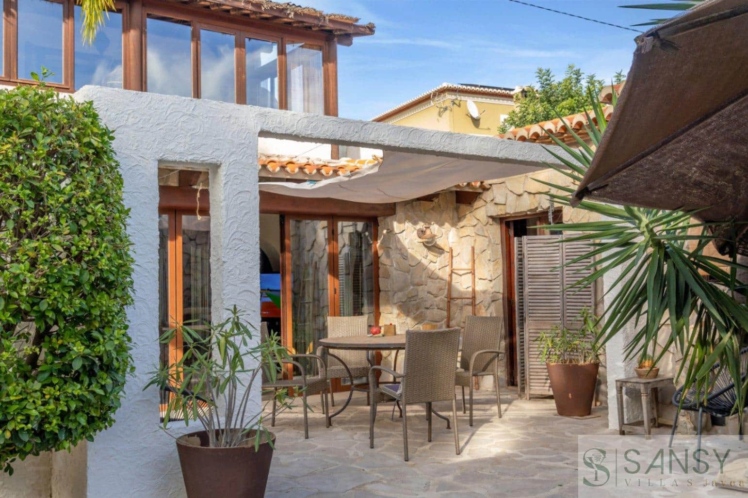 4 Zimmer Villa zu verkaufen in Javea / Xabia mit Pool Garage - 895.000 € (Ref: 9419064)