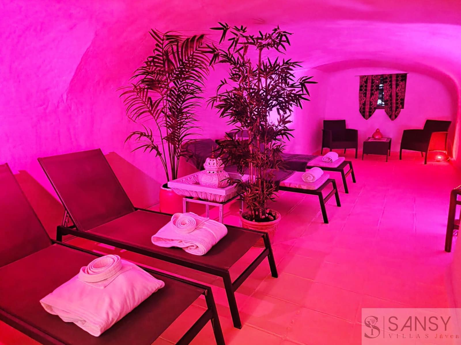 8 bedroom Hotel for sale in Vall de Gallinera with pool - € 799,000 (Ref: 9488029)