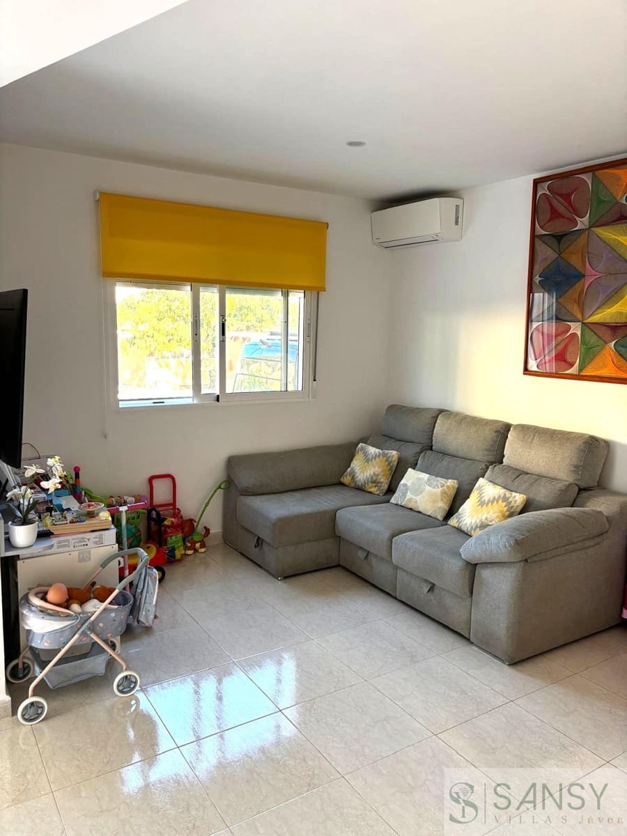 3 soveværelse Semi-Rækkehus til salg i Sagra med swimmingpool garage - € 225.000 (Ref: 9525917)