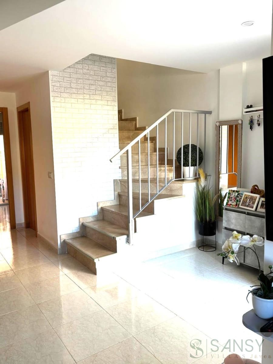 3 soveværelse Semi-Rækkehus til salg i Sagra med swimmingpool garage - € 225.000 (Ref: 9525917)