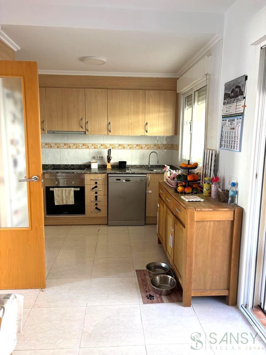 3 soveværelse Semi-Rækkehus til salg i Sagra med swimmingpool garage - € 225.000 (Ref: 9525917)