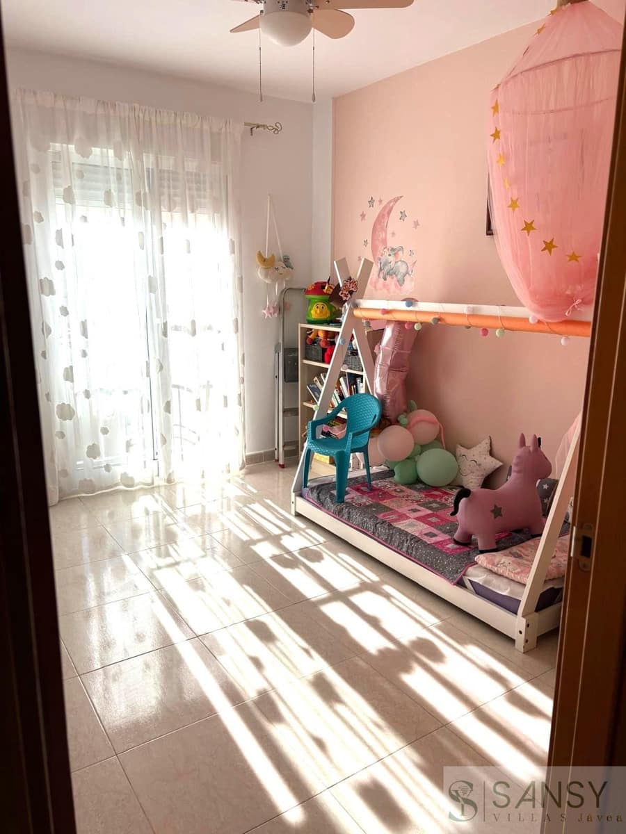 3 soveværelse Semi-Rækkehus til salg i Sagra med swimmingpool garage - € 225.000 (Ref: 9525917)