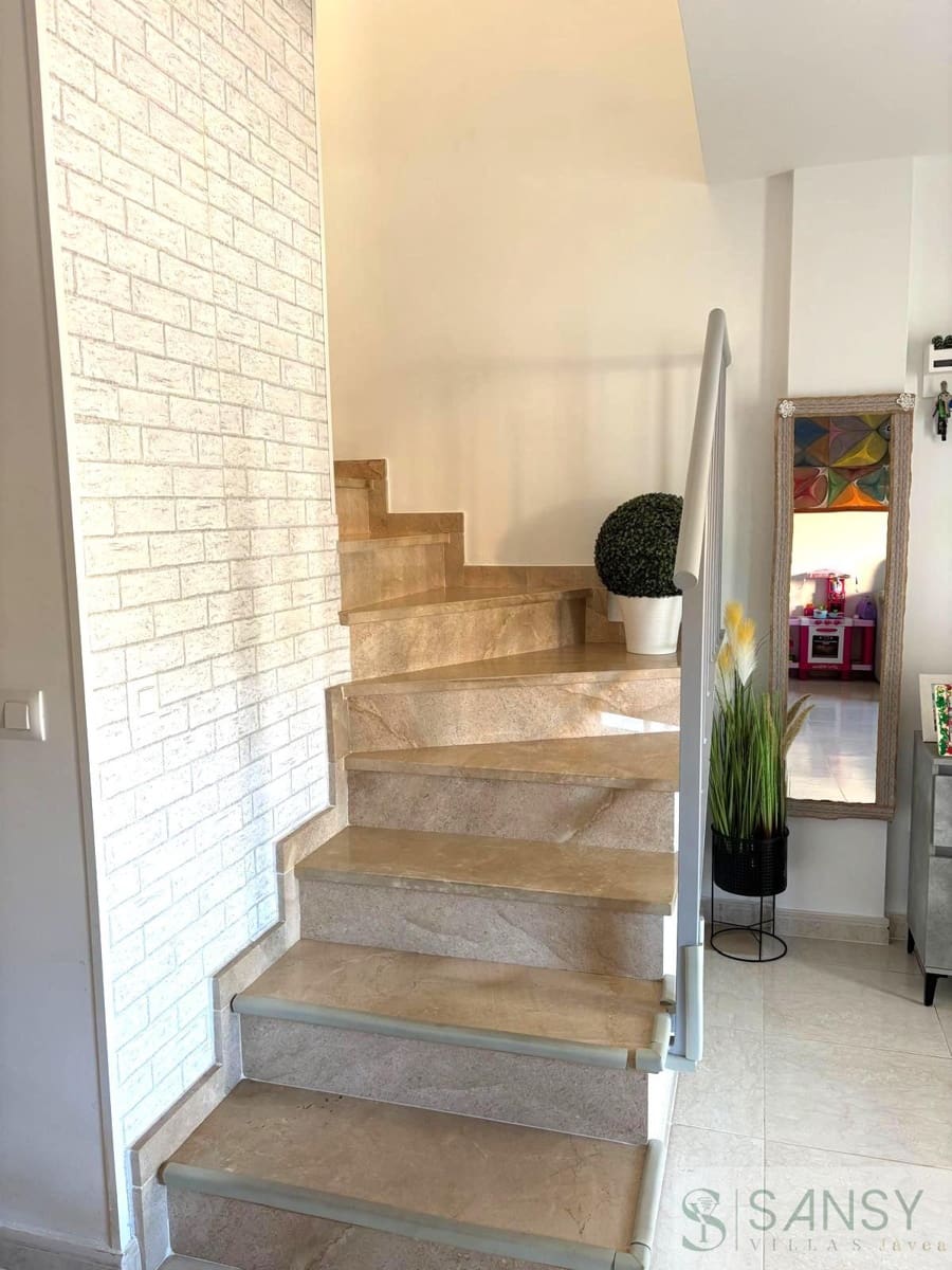 3 soveværelse Semi-Rækkehus til salg i Sagra med swimmingpool garage - € 225.000 (Ref: 9525917)