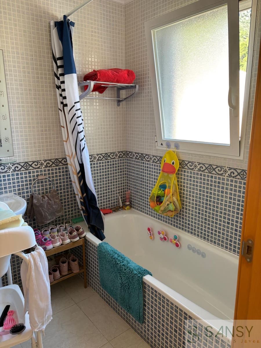 3 soveværelse Semi-Rækkehus til salg i Sagra med swimmingpool garage - € 225.000 (Ref: 9525917)