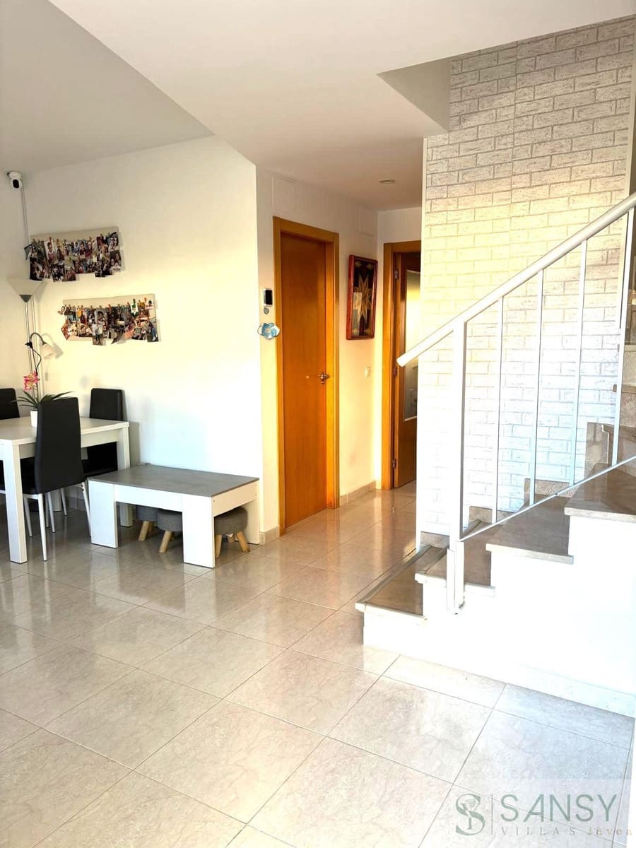 3 soveværelse Semi-Rækkehus til salg i Sagra med swimmingpool garage - € 225.000 (Ref: 9525917)