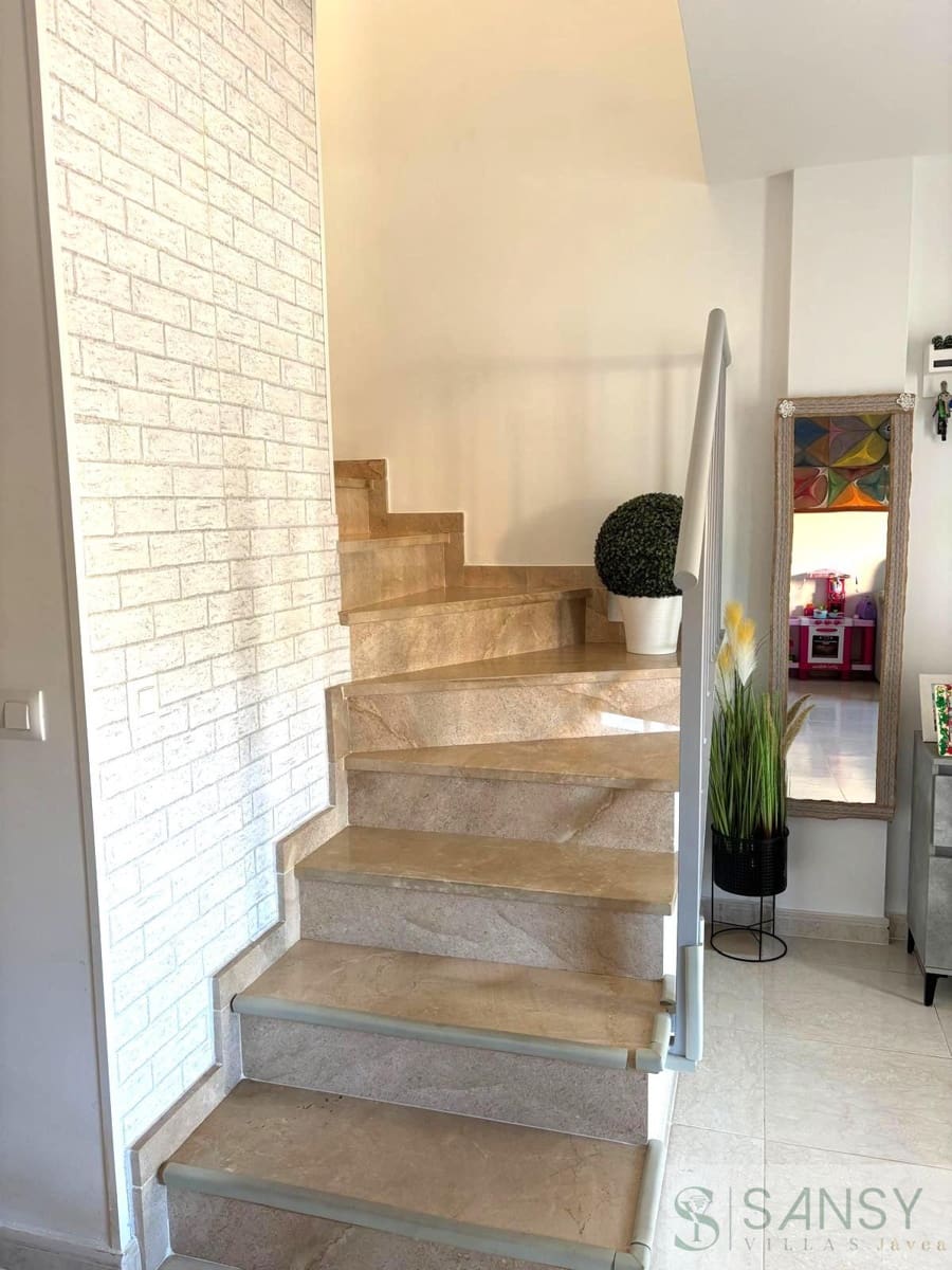 3 soveværelse Semi-Rækkehus til salg i Sagra med swimmingpool garage - € 225.000 (Ref: 9525917)