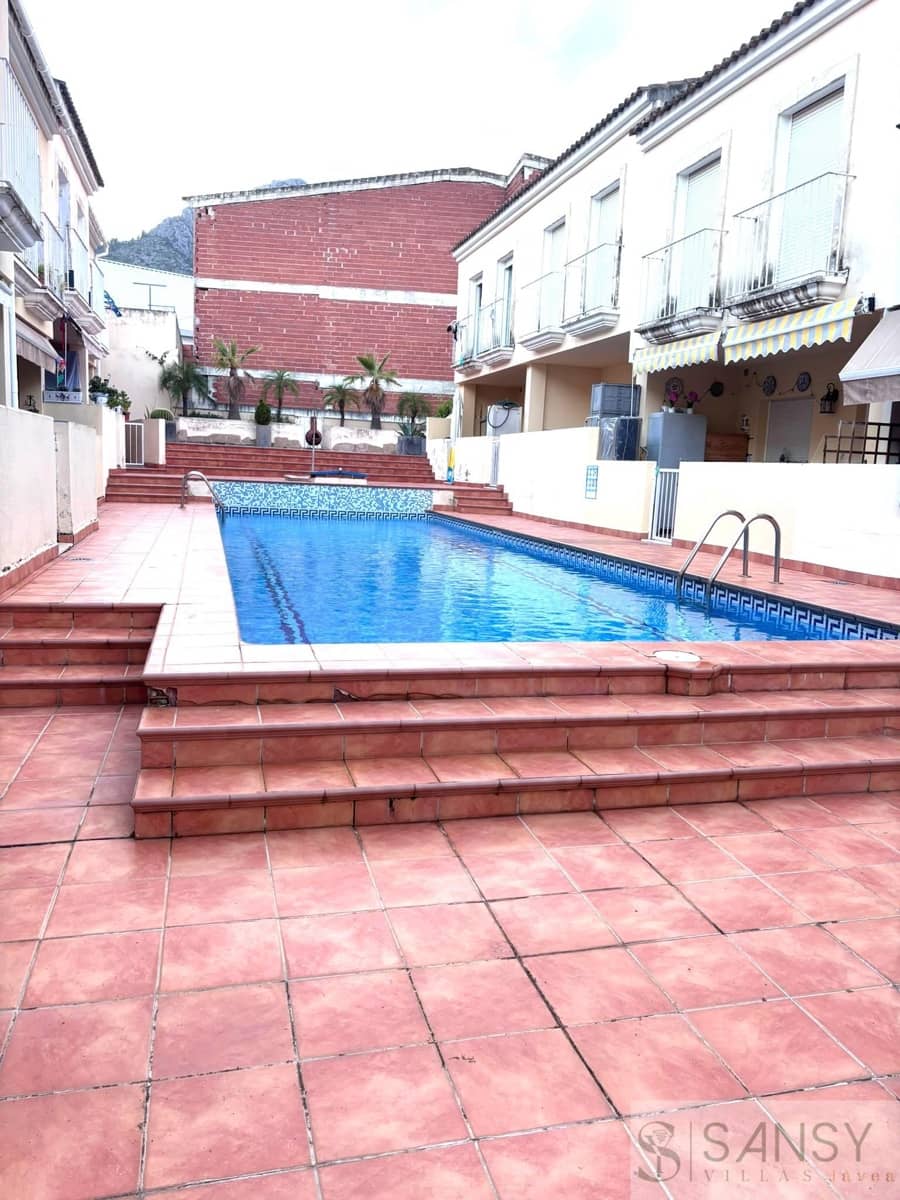 3 soveværelse Semi-Rækkehus til salg i Sagra med swimmingpool garage - € 225.000 (Ref: 9525917)