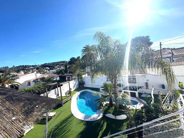 4 Zimmer Villa zu verkaufen in Cap Martí - El Tossalet - Pinomar, Javea / Xàbia mit Pool Garage - 750.000 € (Ref: 9600070)