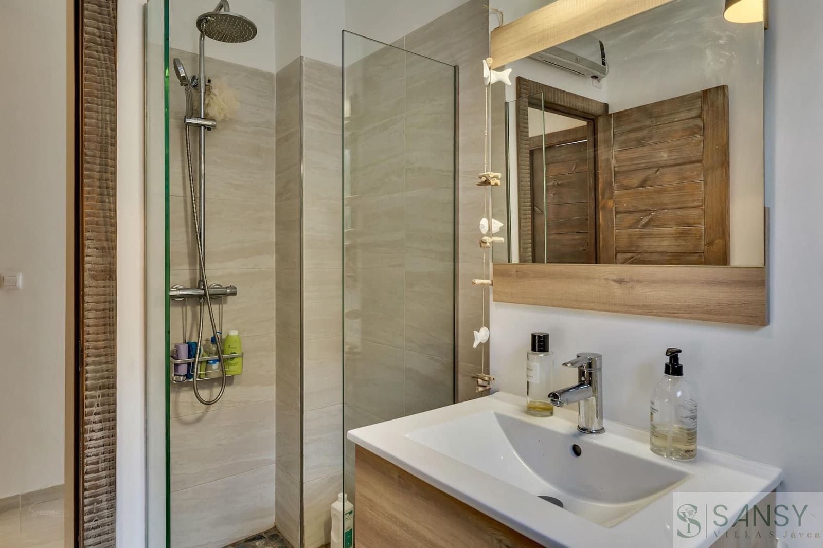 Chalet de 3 habitaciones en Dénia en venta con piscina garaje - 1.590.000 € (Ref: 9600073)