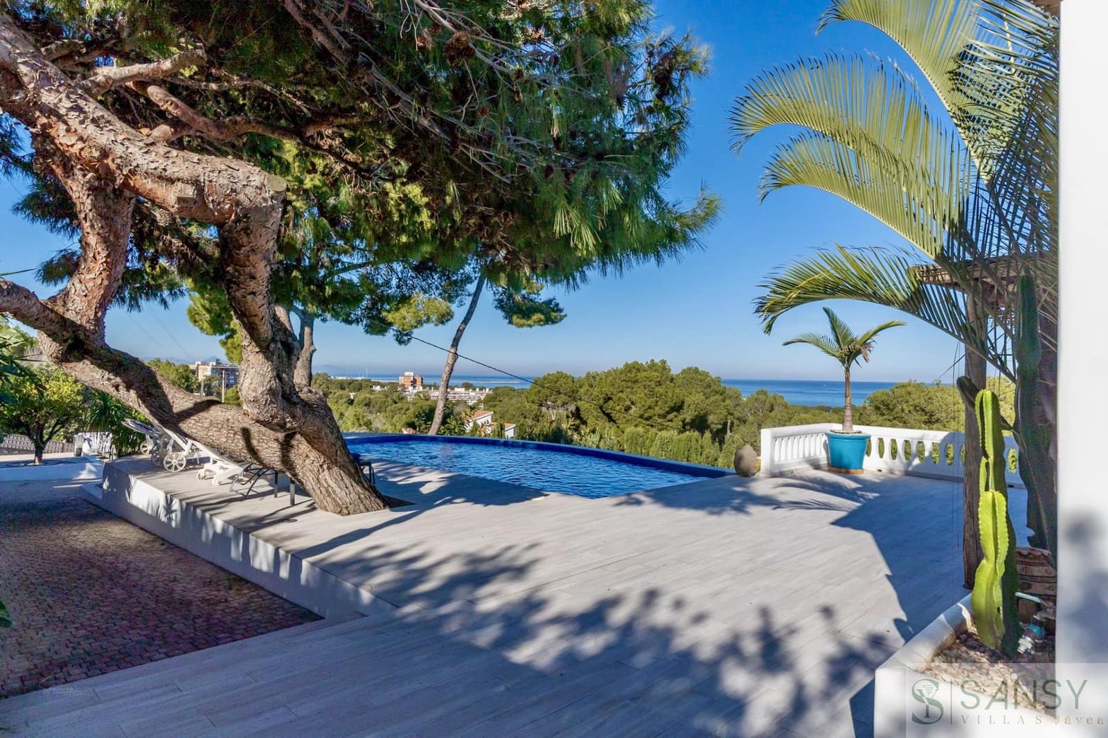 Chalet de 3 habitaciones en Dénia en venta con piscina garaje - 1.590.000 € (Ref: 9600073)