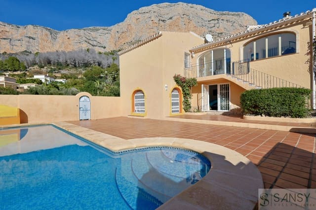 Chalet de 4 habitaciones en Montgó - Ermita, Javea / Xàbia en venta con piscina garaje - 750.000 € (Ref: 9646723)