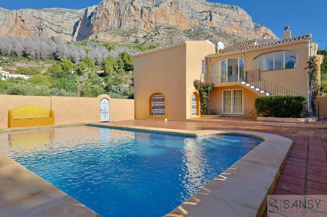 Chalet de 4 habitaciones en Montgó - Ermita, Javea / Xàbia en venta con piscina garaje - 750.000 € (Ref: 9646723)
