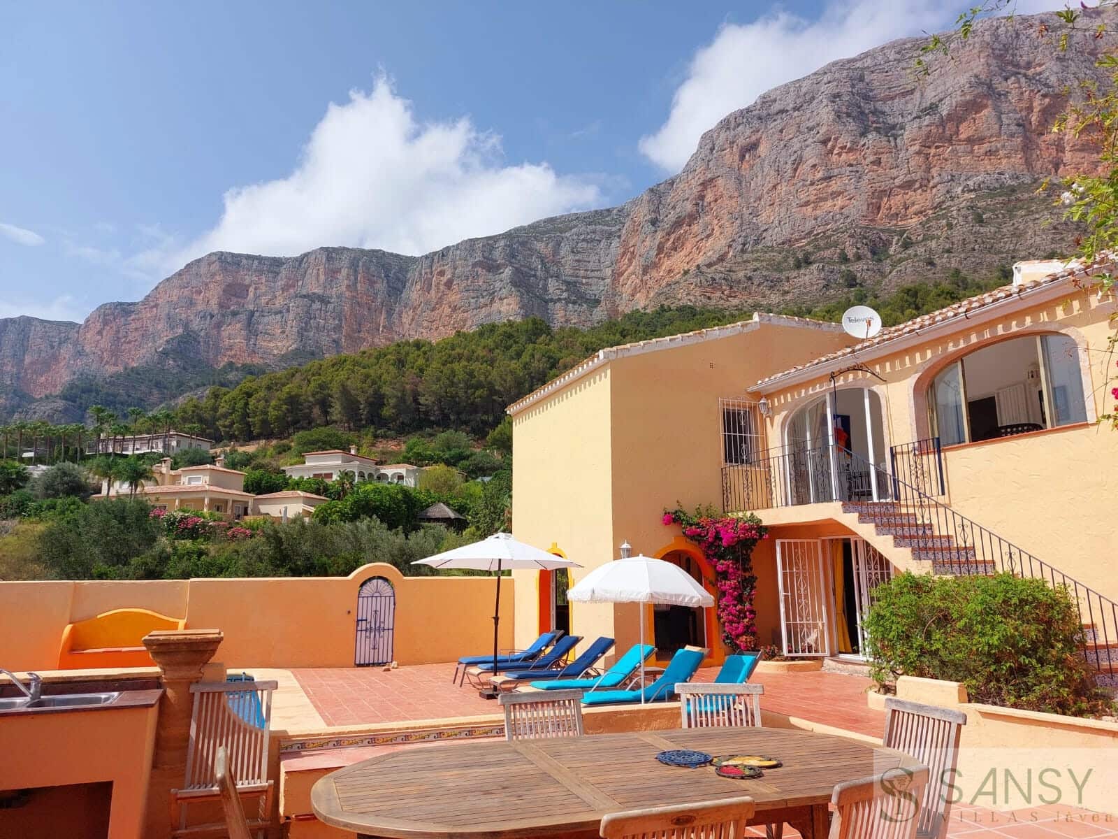 Chalet de 4 habitaciones en Javea / Xàbia en venta con piscina garaje - 750.000 € (Ref: 9646723)