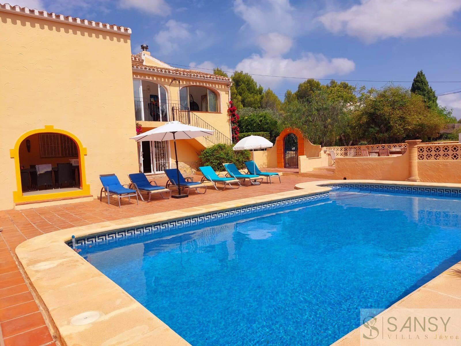 Chalet de 4 habitaciones en Javea / Xàbia en venta con piscina garaje - 750.000 € (Ref: 9646723)