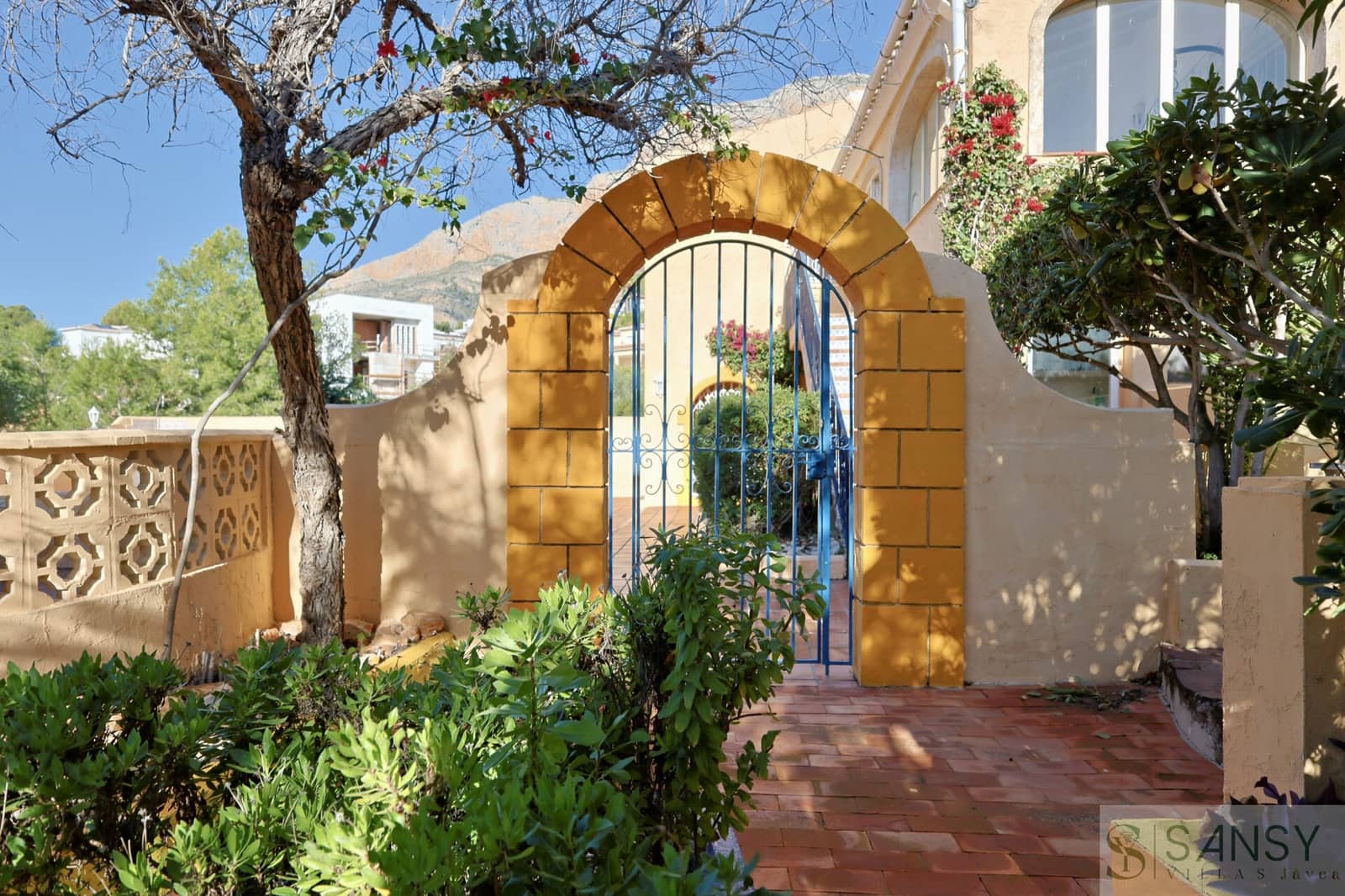 Chalet de 4 habitaciones en Javea / Xàbia en venta con piscina garaje - 750.000 € (Ref: 9646723)