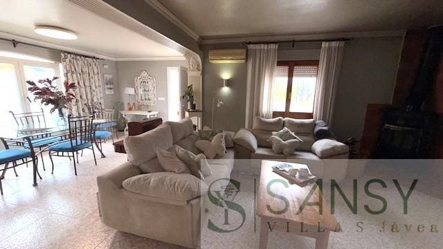 4 sovrum Villa till salu i Denia med pool garage - 490 000 € (Ref: 9706049)