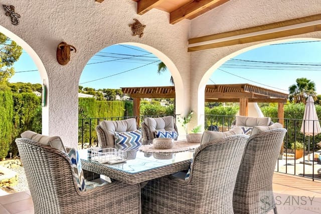 3 soveværelse Villa til salg i Benissa med swimmingpool garage - € 690.000 (Ref: 9720966)