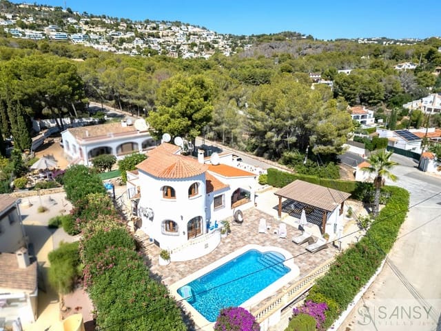 3 soveværelse Villa til salg i Benissa med swimmingpool garage - € 690.000 (Ref: 9720966)