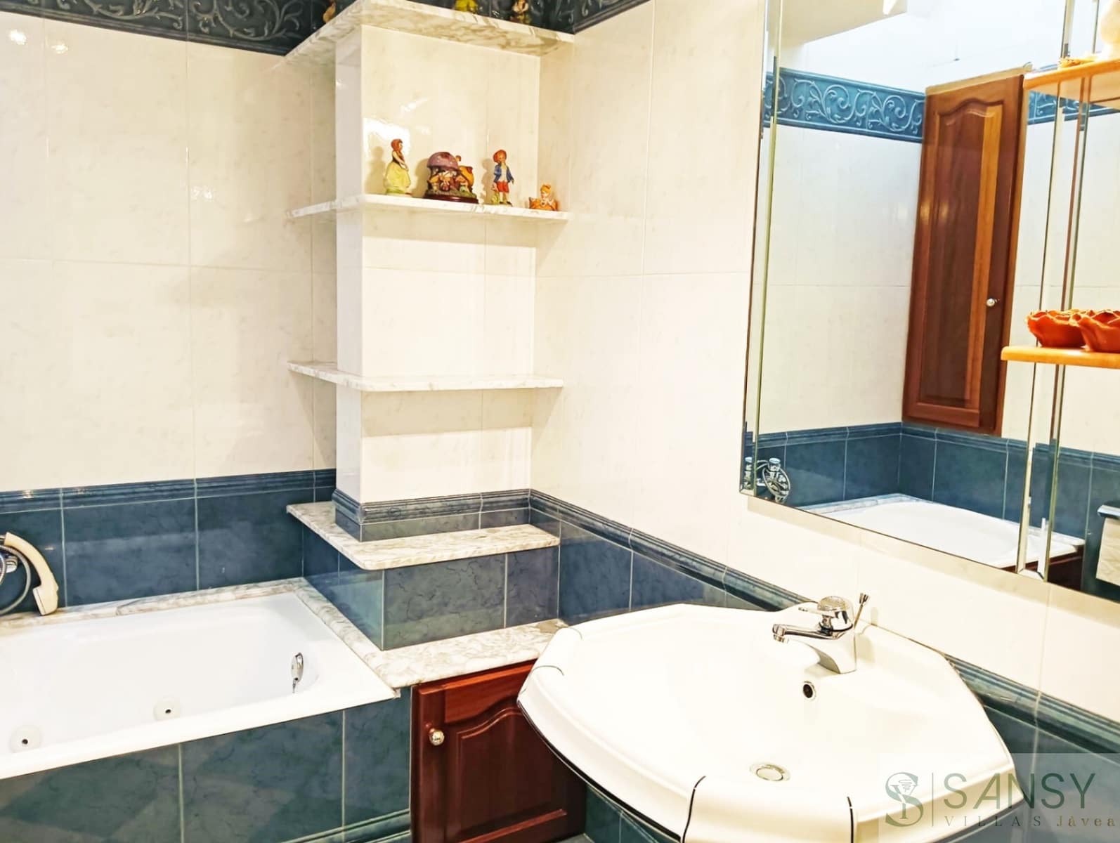 7 quarto Casa em Banda para venda em Oliva com garagem - 285 000 € (Ref: 9764924)