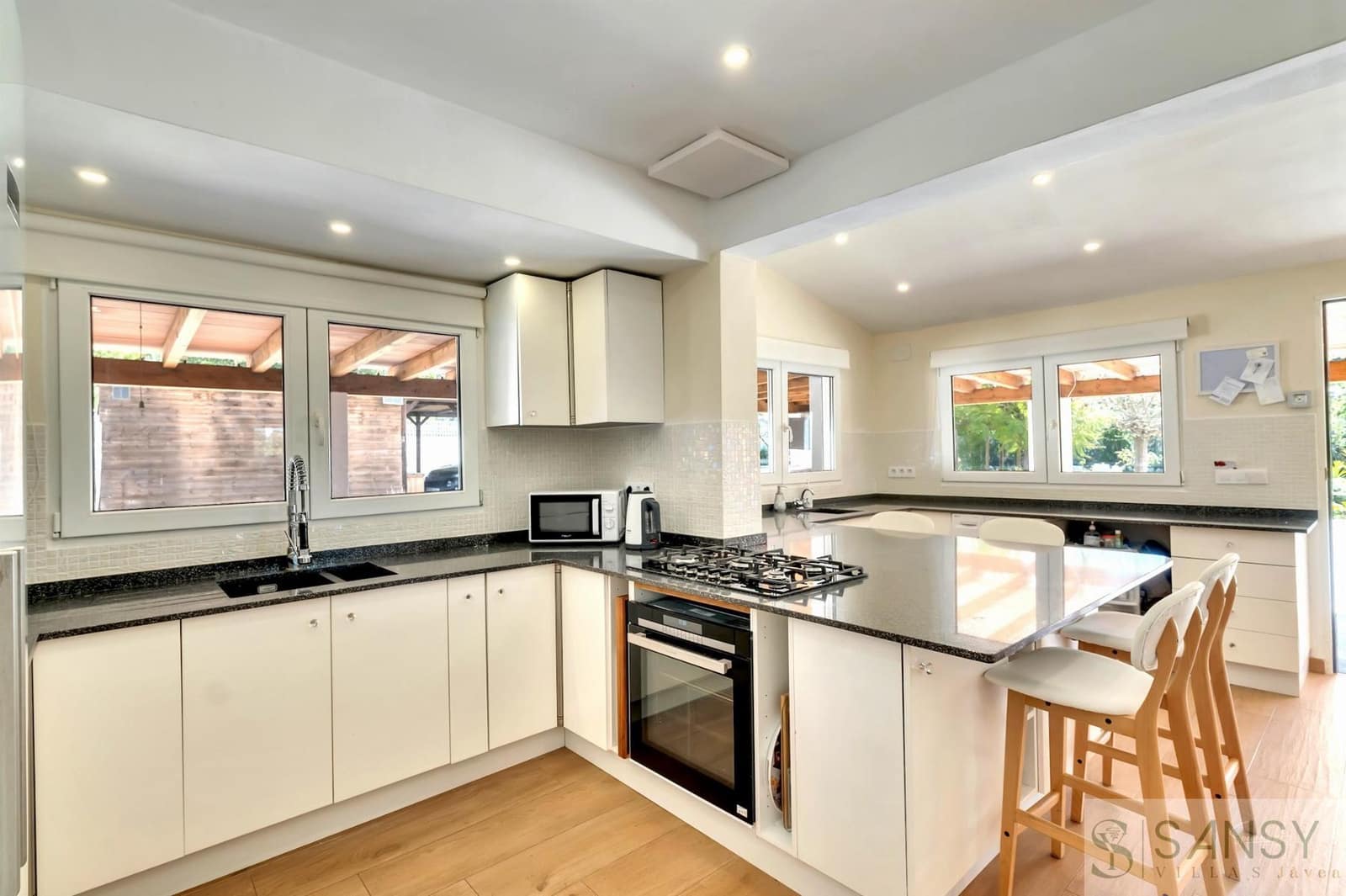 3 makuuhuone Huvila myytävänä paikassa Pinosol mukana uima-altaan 
autotalli - 845 000 € (Ref: 9783525)