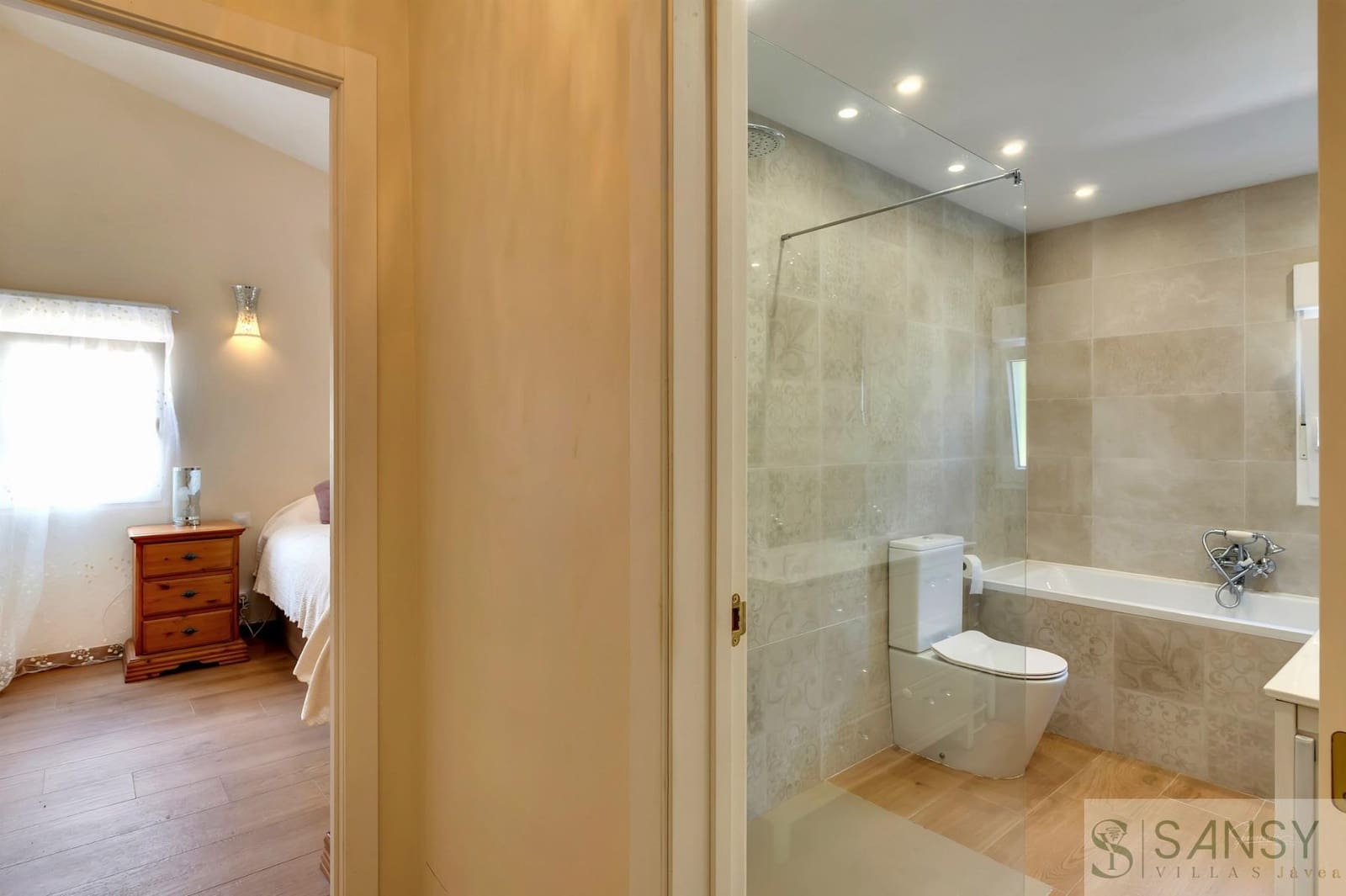 3 makuuhuone Huvila myytävänä paikassa Pinosol mukana uima-altaan 
autotalli - 845 000 € (Ref: 9783525)