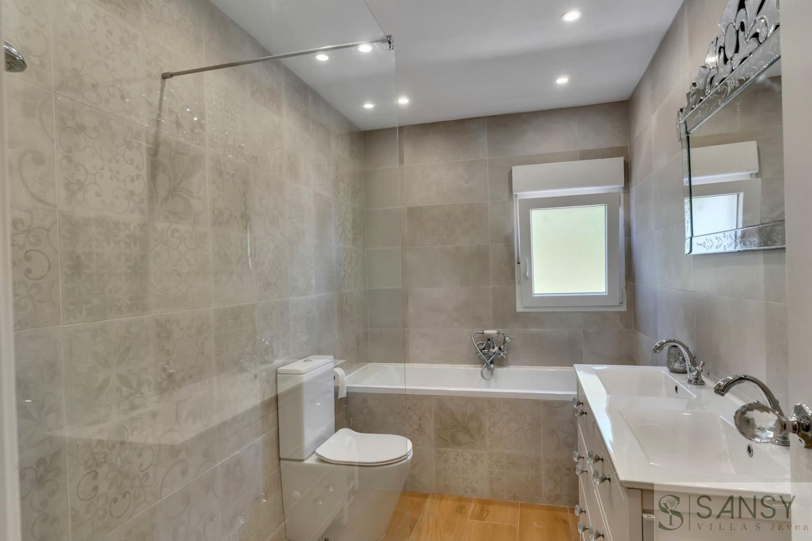 3 makuuhuone Huvila myytävänä paikassa Pinosol mukana uima-altaan 
autotalli - 845 000 € (Ref: 9783525)