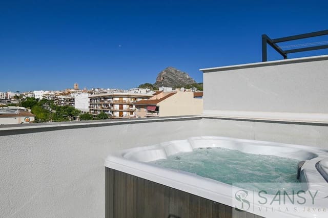 Apartamento de 2 habitaciones en Centro ciudad, Javea / Xàbia en venta con piscina garaje - 590.000 € (Ref: 9796215)