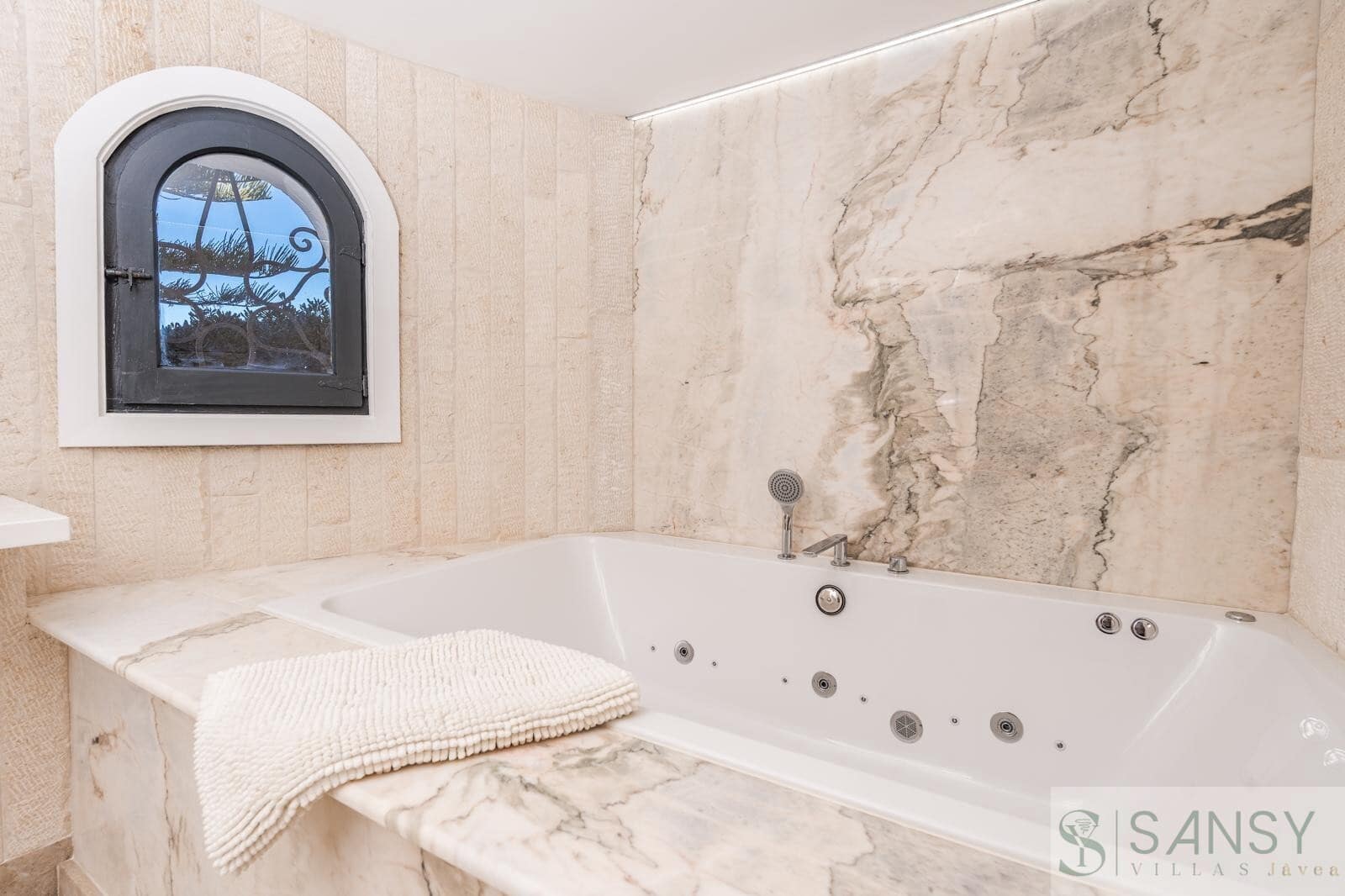 Chalet de 5 habitaciones en Javea / Xàbia en venta con piscina garaje - 1.395.000 € (Ref: 9796226)