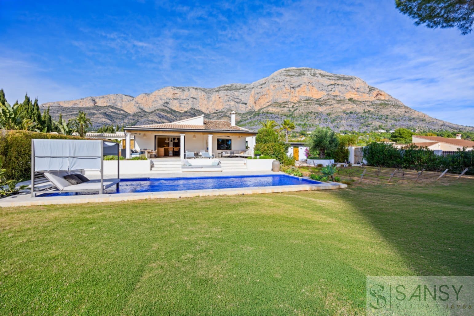 5 soveværelse Villa til salg i Javea / Xabia med swimmingpool - € 2.190.000 (Ref: 9796228)