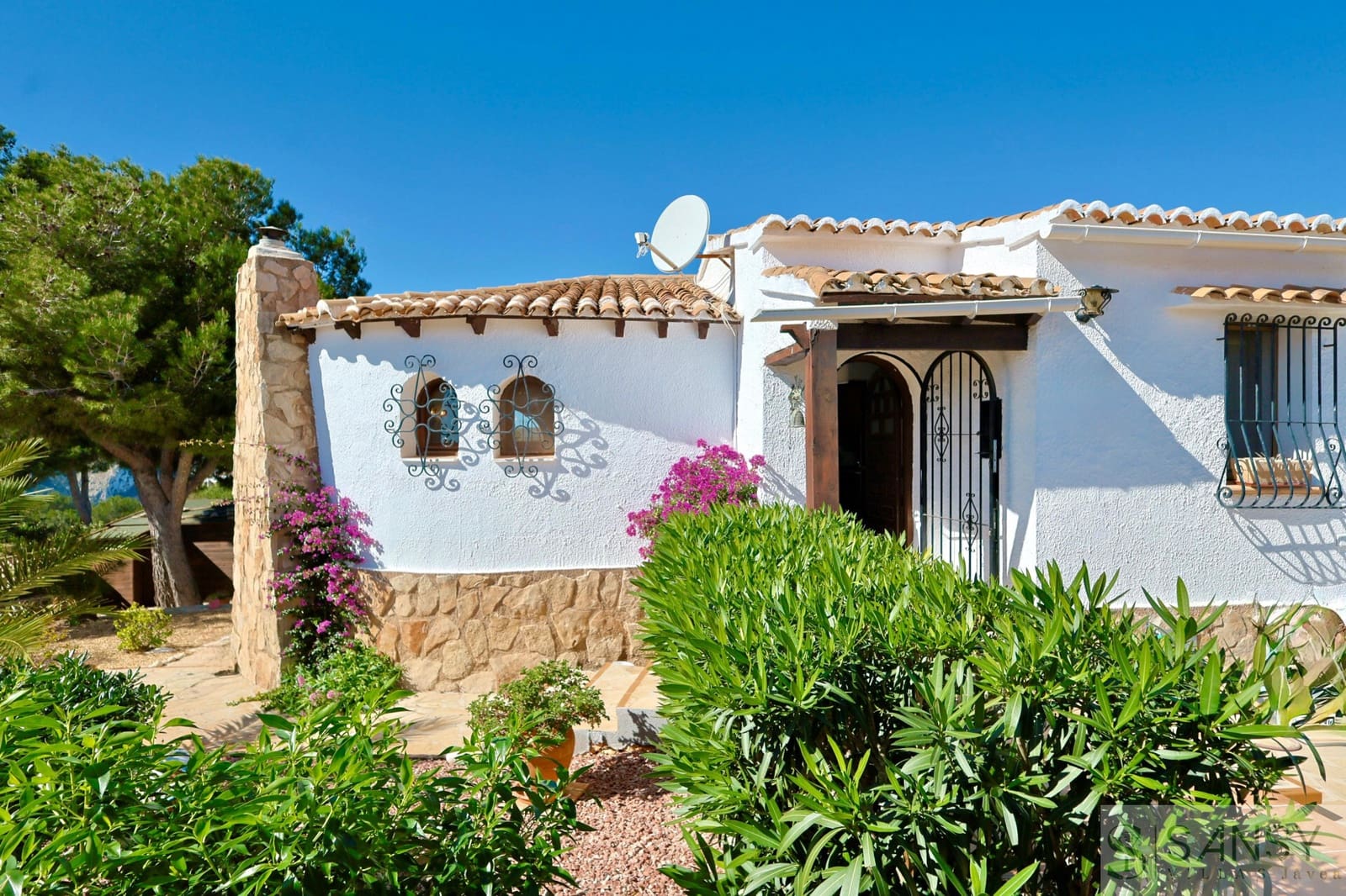 2 soveværelse Villa til salg i Javea / Xabia med swimmingpool - € 995.000 (Ref: 9796249)