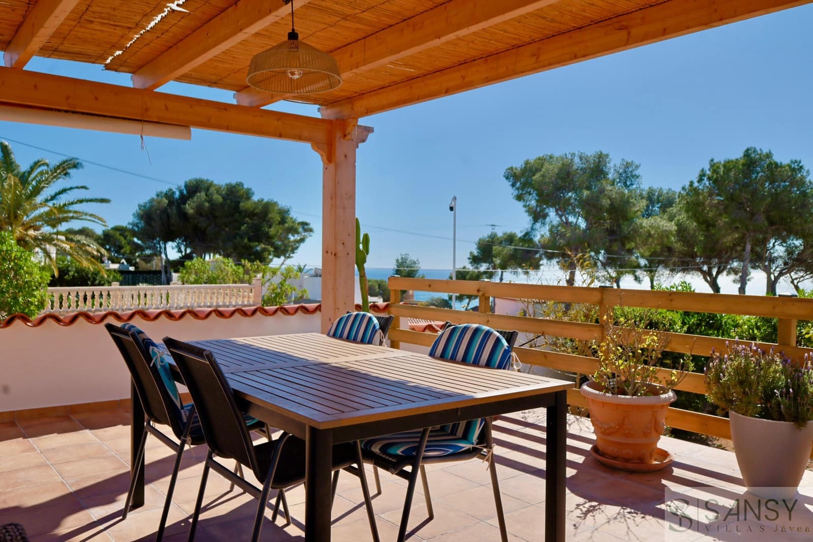 2 soveværelse Villa til salg i Javea / Xabia med swimmingpool - € 995.000 (Ref: 9796249)