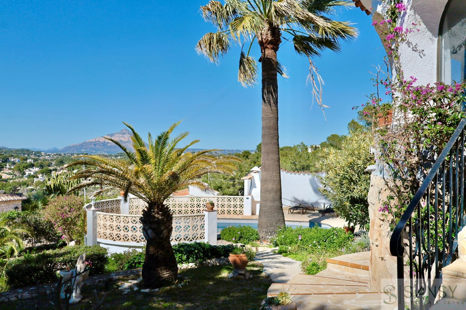 2 soveværelse Villa til salg i Javea / Xabia med swimmingpool - € 995.000 (Ref: 9796249)