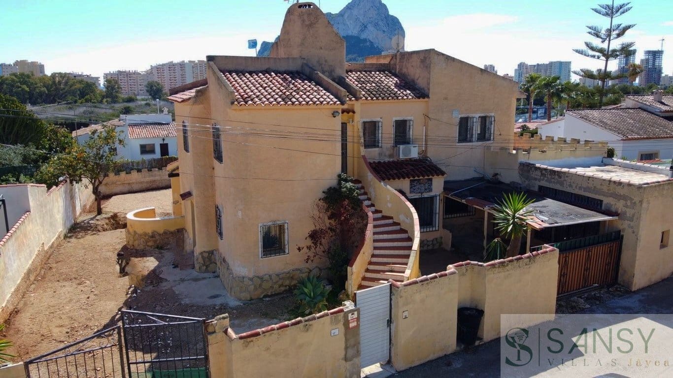 6 sypialnia Willa na sprzedaż w Calpe / Calp z basenem garażem - 450 000 € (Ref: 9796259)