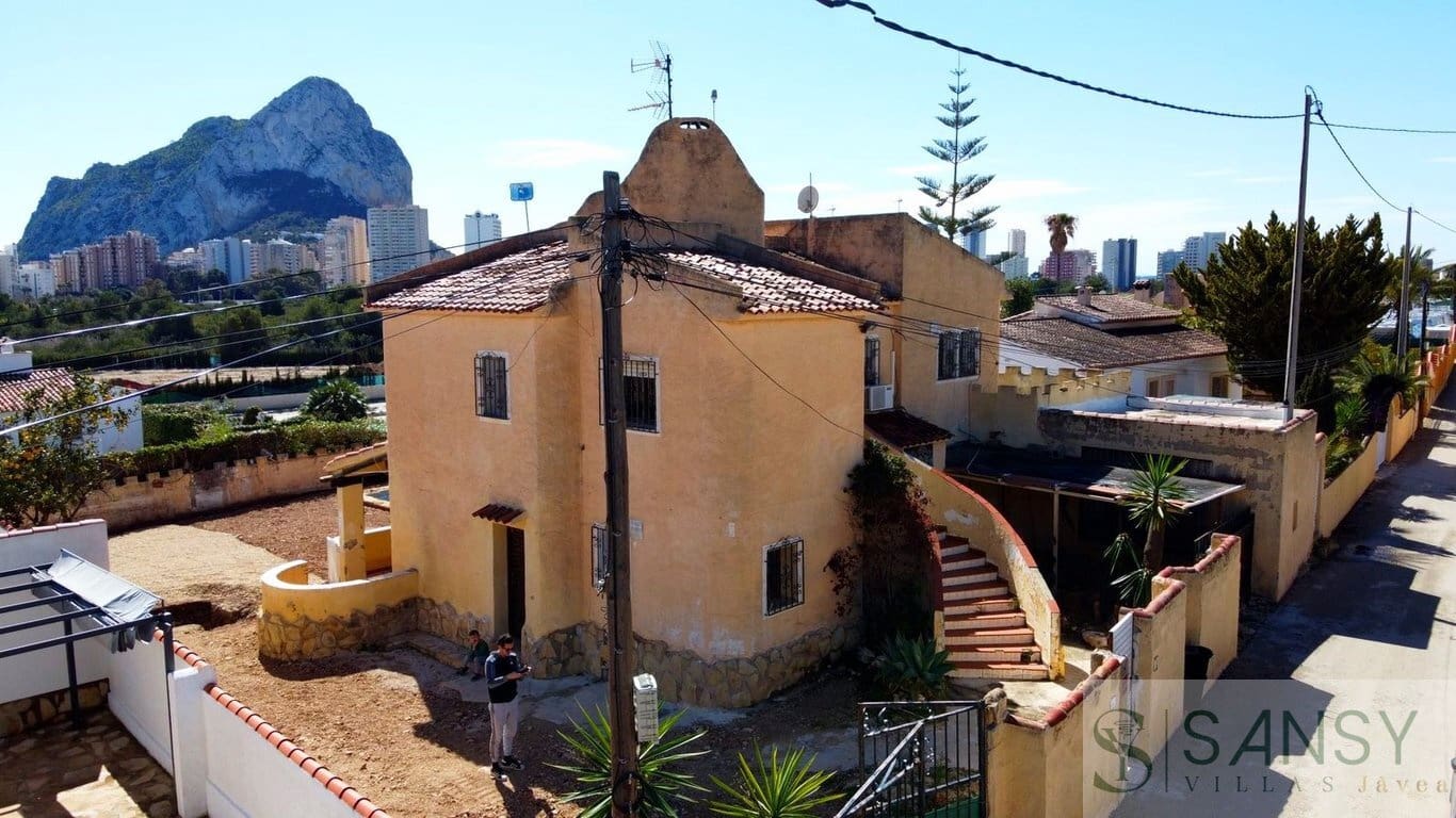 6 sypialnia Willa na sprzedaż w Calpe / Calp z basenem garażem - 450 000 € (Ref: 9796259)