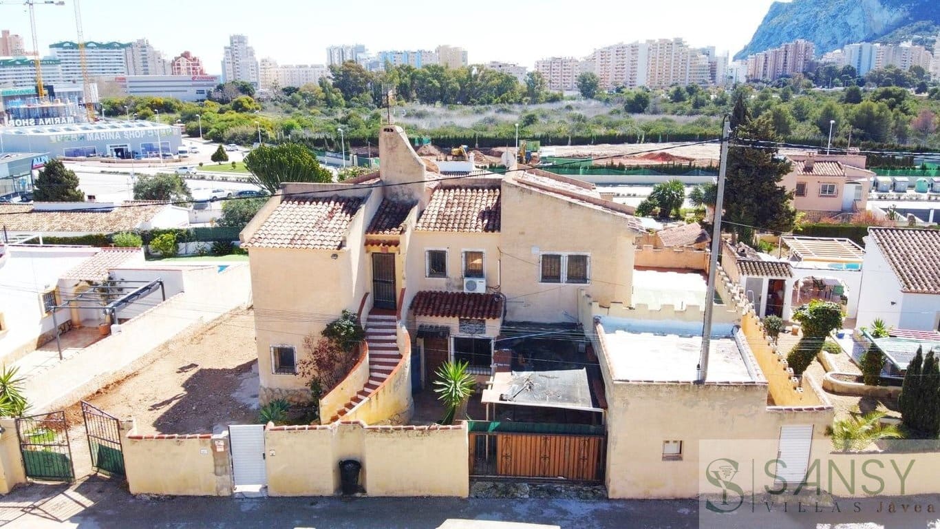6 sypialnia Willa na sprzedaż w Calpe / Calp z basenem garażem - 450 000 € (Ref: 9796259)