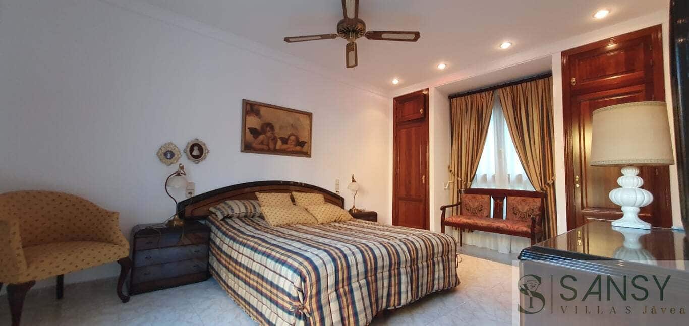 4 chambre Villa/Maison à vendre à Oliva avec piscine - 620 000 € (Ref: 9796260)