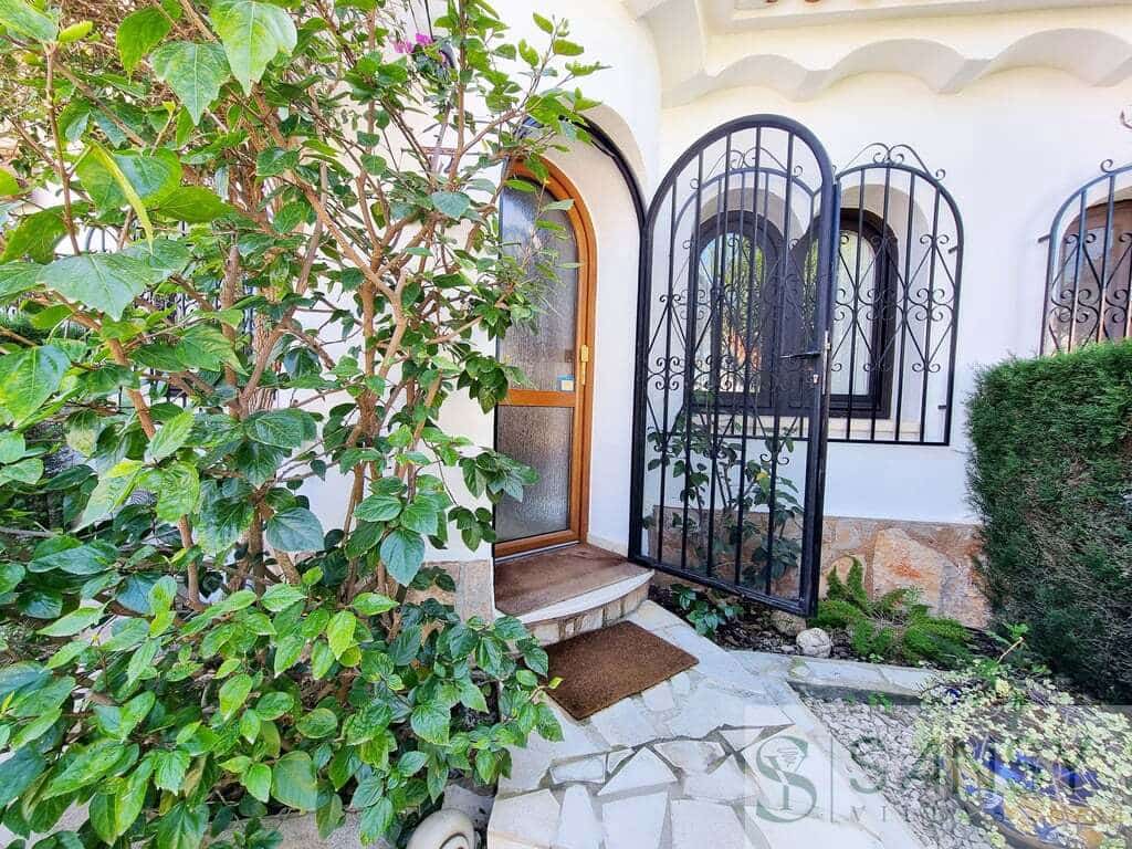 2 soveværelse Rækkehus til salg i Denia med swimmingpool garage - € 299.000 (Ref: 9796272)