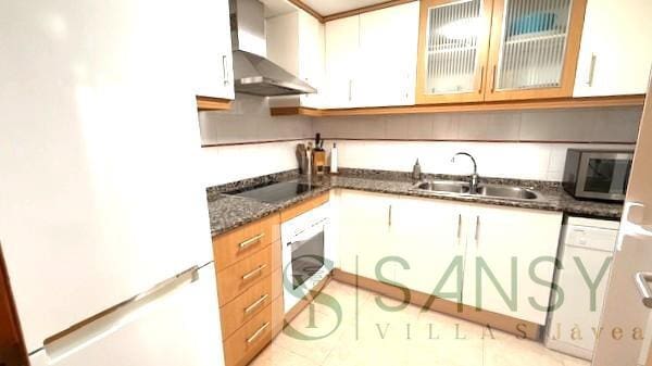 3 makuuhuone Huoneisto vuokrattavana paikassa Javea / Xabia mukana uima-altaan 
autotalli - 2 100 € (Ref: 9816766)