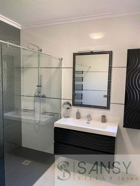 5 bedroom Villa for sale in Orba with pool garage - € 499,000 (Ref: 9826118)