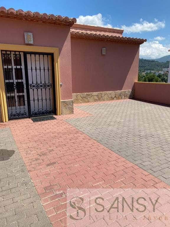 5 bedroom Villa for sale in Orba with pool garage - € 499,000 (Ref: 9826118)