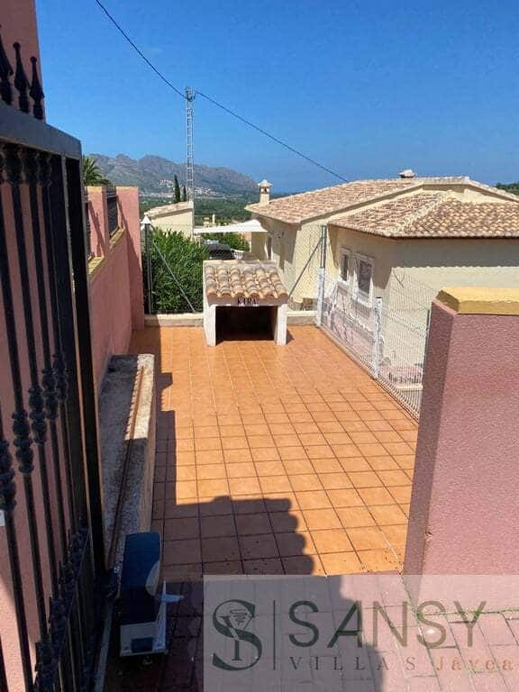 5 bedroom Villa for sale in Orba with pool garage - € 499,000 (Ref: 9826118)