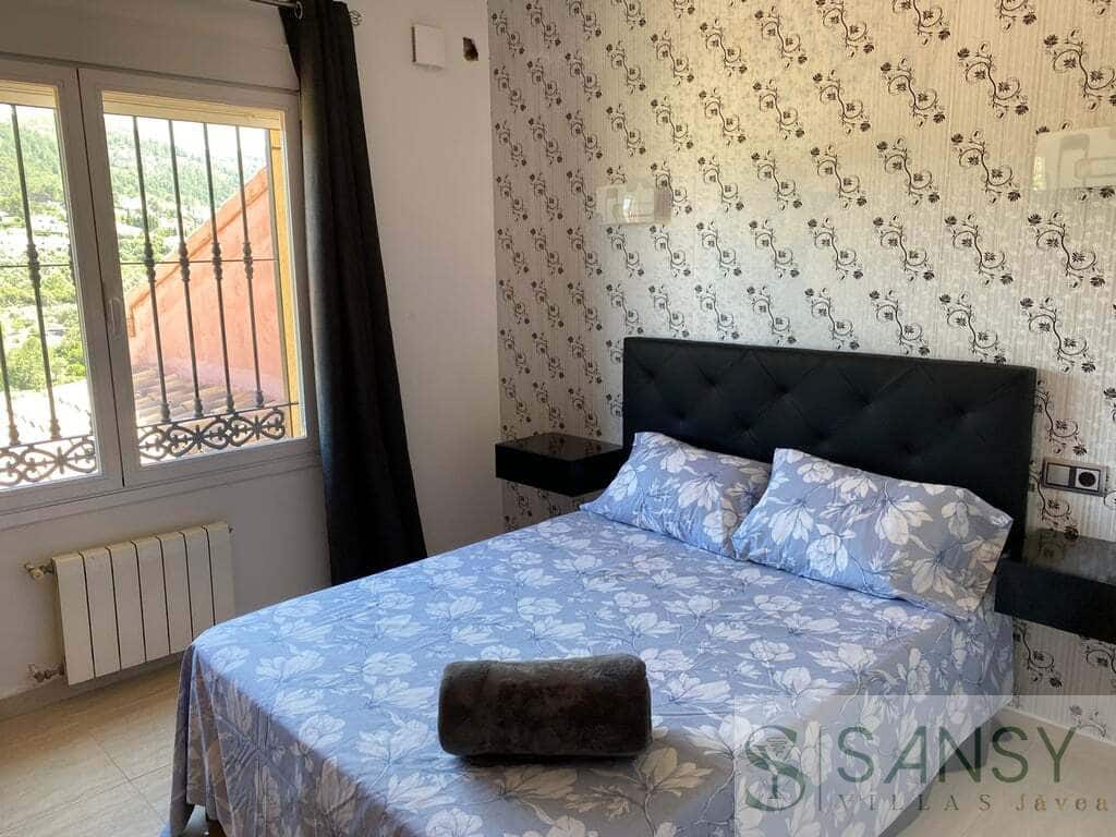 5 bedroom Villa for sale in Orba with pool garage - € 499,000 (Ref: 9826118)